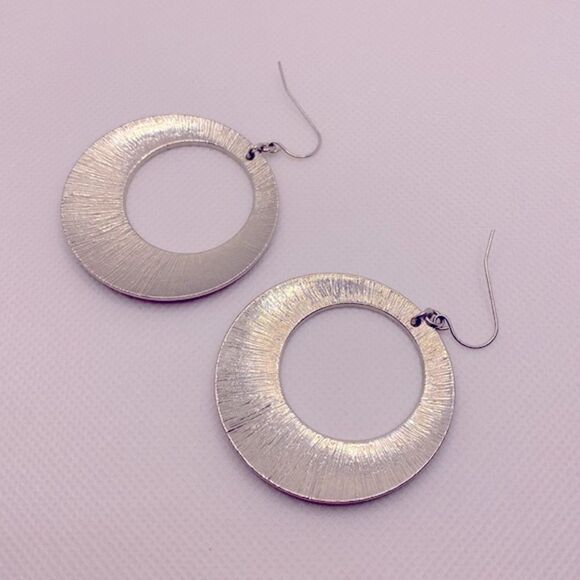 💛 Y2K Silver Tone Pink Glitter Hoop Earrings - Picture 4 of 5